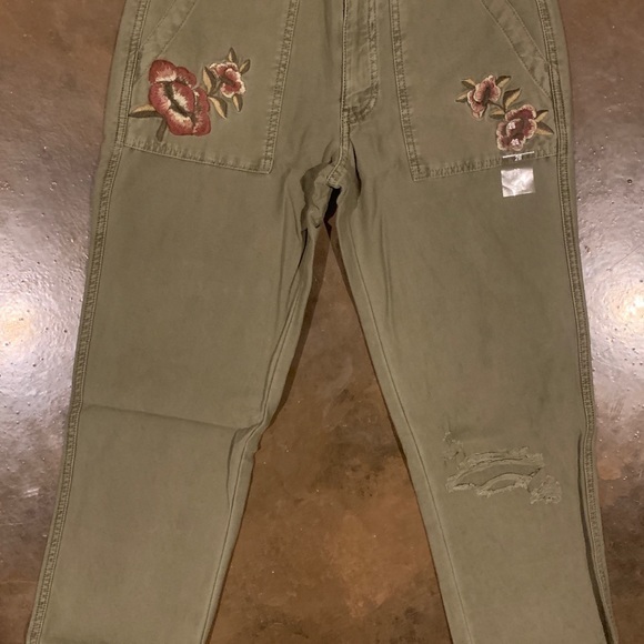 NWT Abercrombie & Fitch Green Floral Patch Jeans - Picture 3 of 6